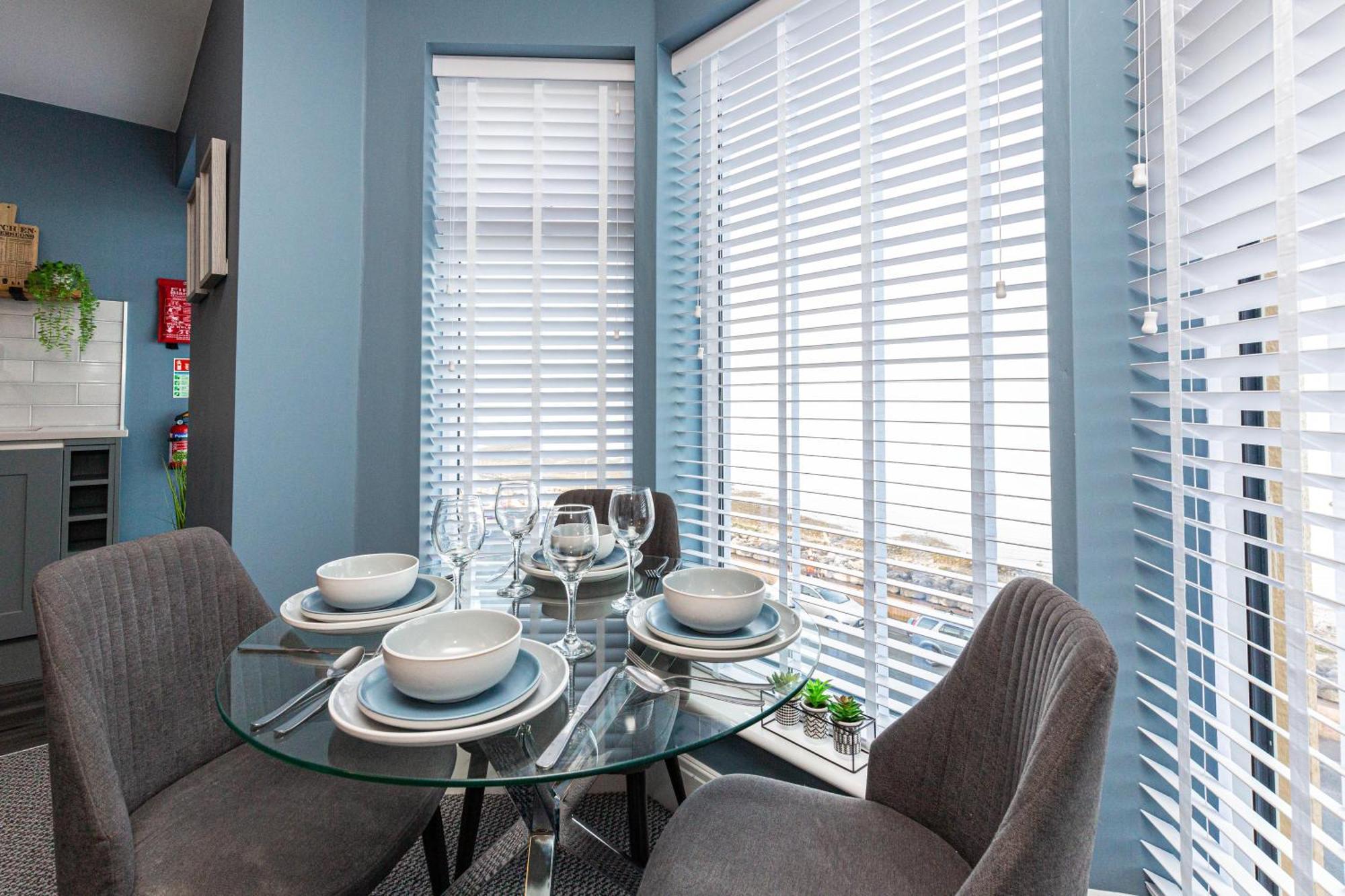Seafront Apartment - Sleeps 6 - Gateway To The Lake District - Brand New Morecambe Exteriör bild