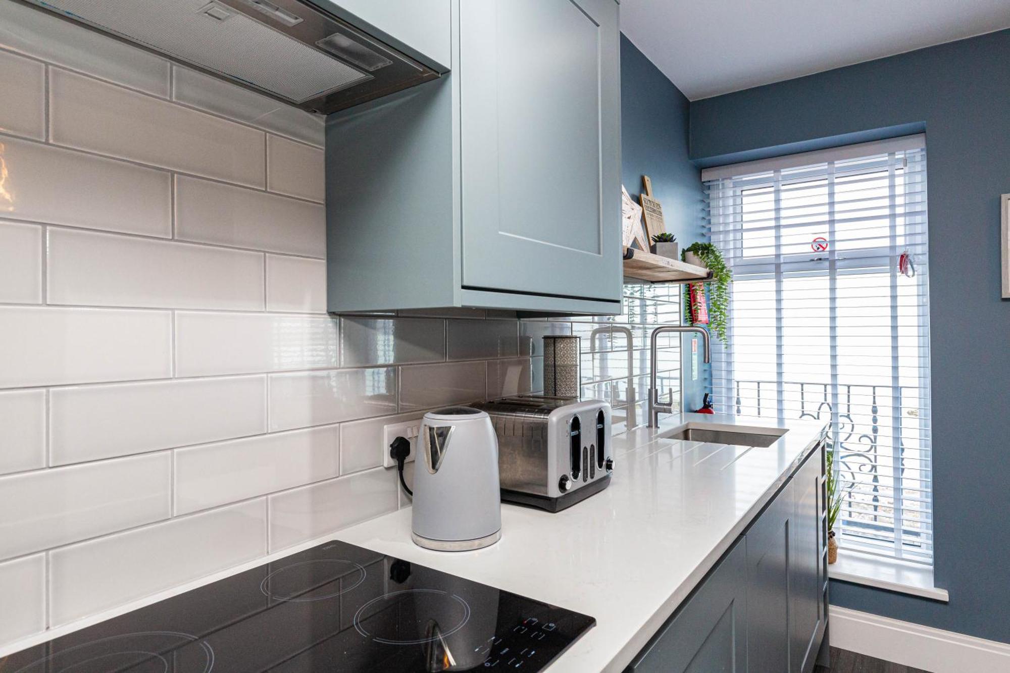 Seafront Apartment - Sleeps 6 - Gateway To The Lake District - Brand New Morecambe Exteriör bild