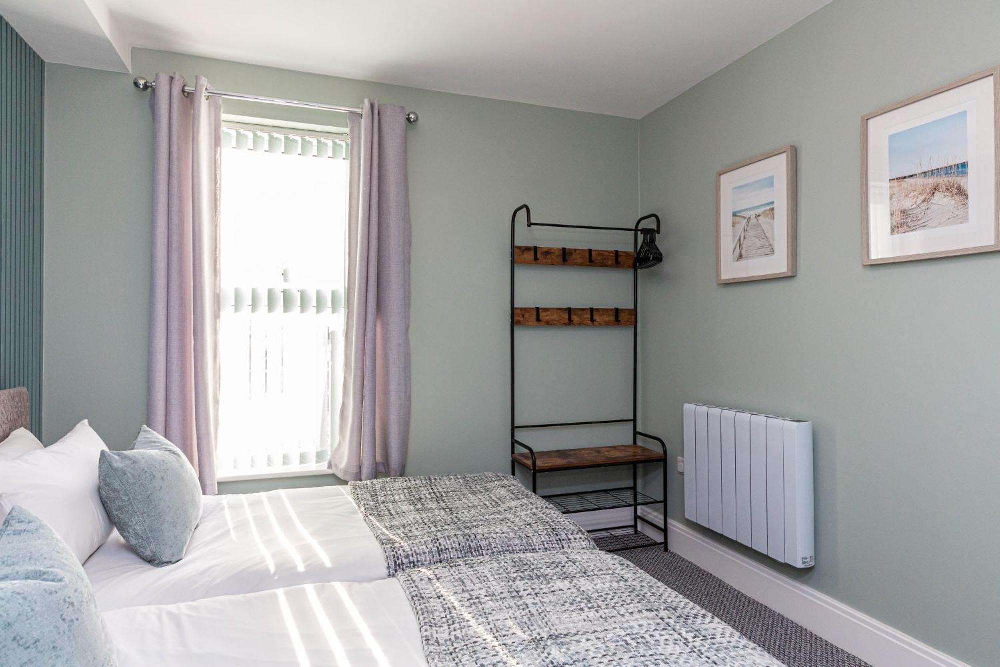 Seafront Apartment - Sleeps 6 - Gateway To The Lake District - Brand New Morecambe Exteriör bild